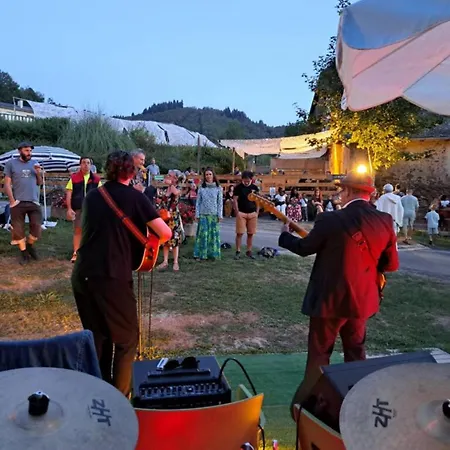 Kemping Les Rives D'olt Et D'aubrac